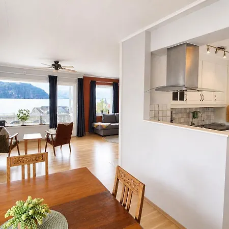 Quiet Fjord House In Utvik With Panoramic Views, Spacious And Private Stryn